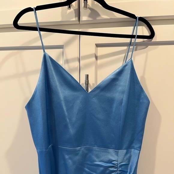 NWT. Alice + Olivia Diana V-Neck High Slit Maxi Dress Formal Gown. NWT. - Picture 14 of 17